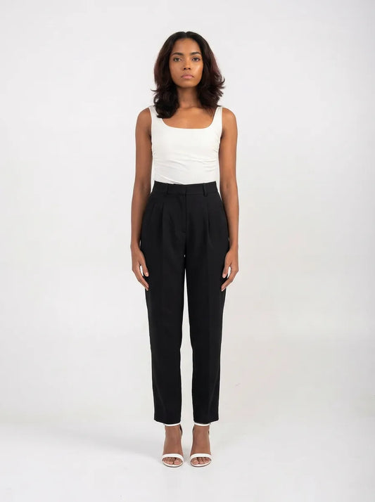 Pantalon fuselé plissé Ellor – Noir classique